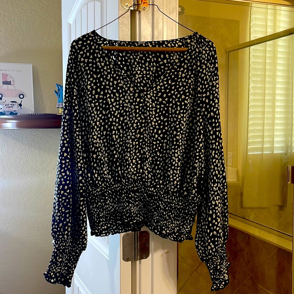 SHEIN Large blouse with puffy long sleeves and elastic waist. Super cute